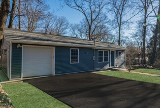 123 Jefferson Trail in Hopatcong, NJ - Building Photo - Building Photo