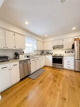 14 Pocahontas Dr in Middletown, RI - Foto de edificio - Building Photo