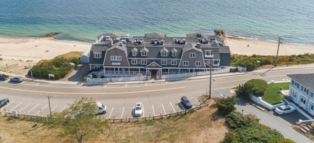 The Casino Wharf Residences in Falmouth, MA - Foto de edificio