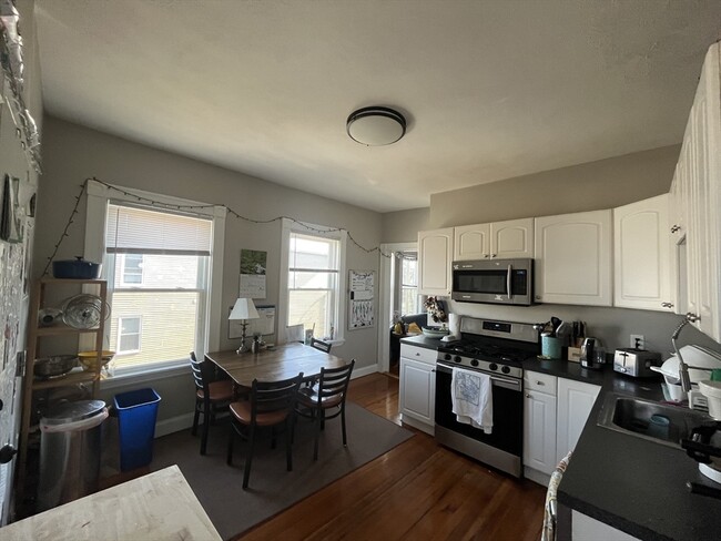 83 Beacon St, Unit 2