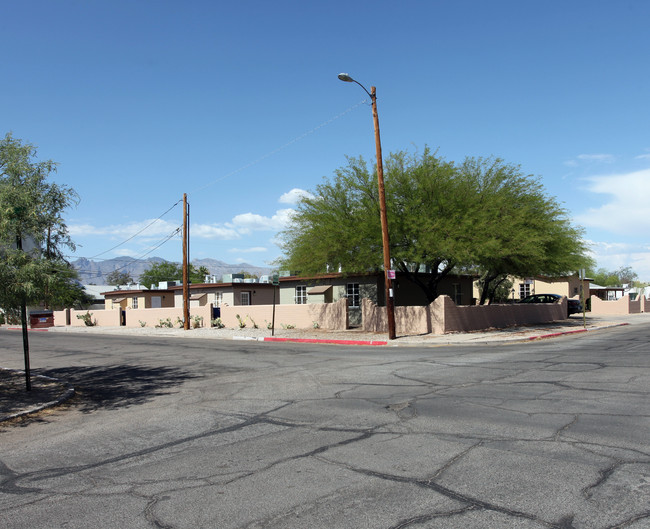 Lee St. Apartments in Tucson, AZ - Building Photo - Building Photo