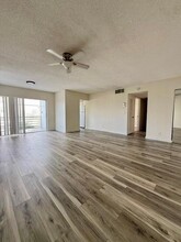 4040 NW 19th St, Unit 307 in Lauderhill, FL - Building Photo - Building Photo