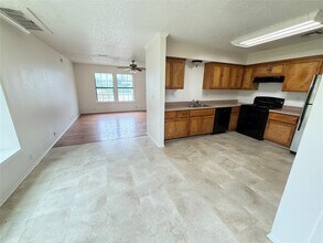 107 E Moerbe in Thorndale, TX - Building Photo - Building Photo