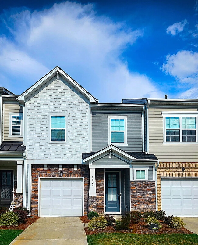 Room in Townhome on Grays Ml Rd in Charlotte, NC - Building Photo - Building Photo