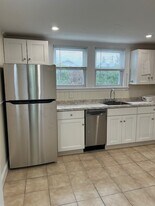 409 Adams St, Unit 5 in Abington, MA - Building Photo