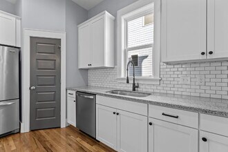 124 Rock Ledge Dr in Chapel Hill, NC - Building Photo - Building Photo