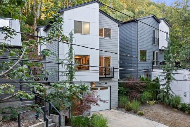 6737 25th Ave SW in Seattle, WA - Building Photo - Building Photo