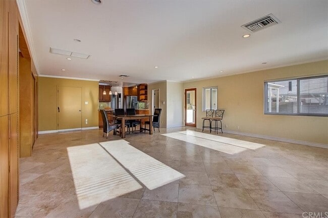 property at 1331 N Lincoln St