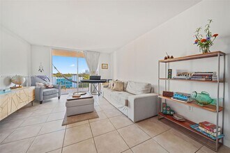 650 NE 64th St in Miami, FL - Building Photo - Building Photo