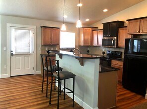 1388 Cowiche Ct in Richland, WA - Building Photo - Building Photo