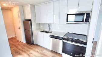 60 Frederick St in Kitchener, ON - Building Photo