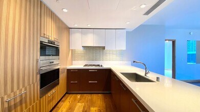 1555 Kapiolani Blvd in Honolulu, HI - Building Photo - Building Photo