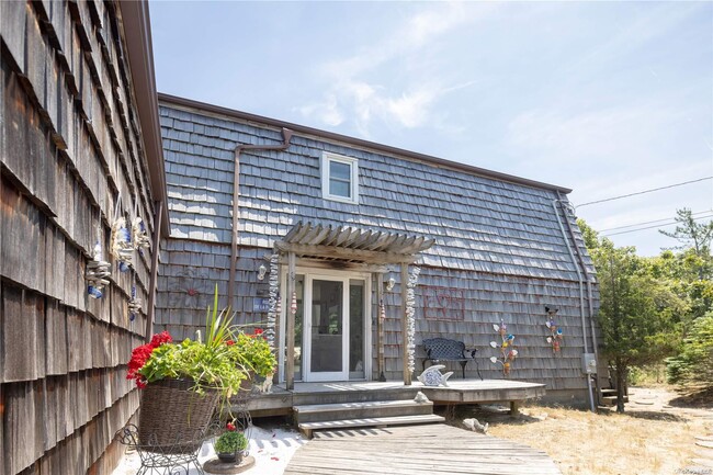 54 Cliff Rd in Amagansett, NY - Building Photo - Building Photo