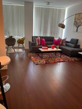 340 W Flagler St in Miami, FL - Building Photo - Building Photo