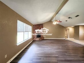 1359 Tenderden Dr in Channelview, TX - Foto de edificio - Building Photo
