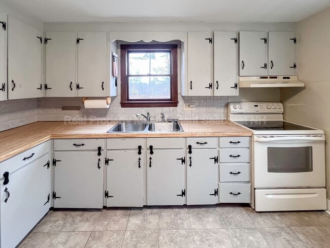 241 Mallego Rd in Barrington, NH - Building Photo - Building Photo