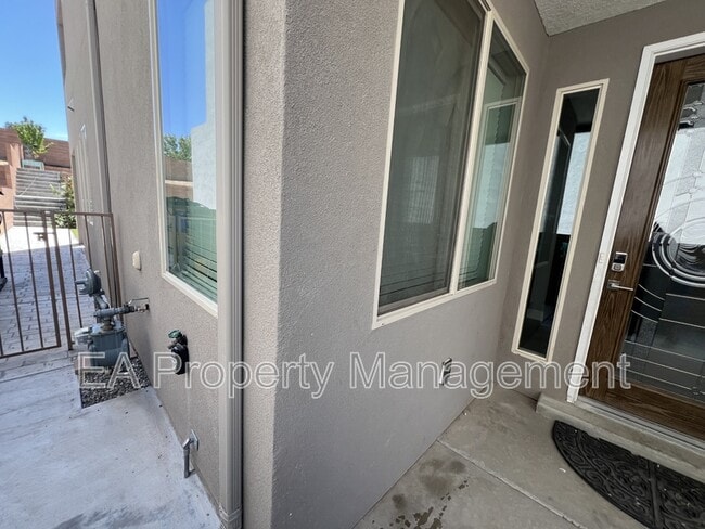 12036 Monachos Rd SE in Albuquerque, NM - Foto de edificio - Building Photo