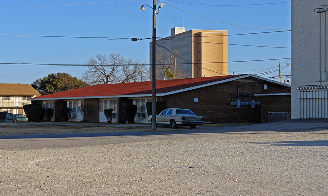 Thunderbird Apartments in San Angelo, TX - Building Photo - Building Photo