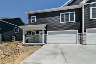 2996 Blue Grass Dr in Stoughton, WI - Foto de edificio - Building Photo