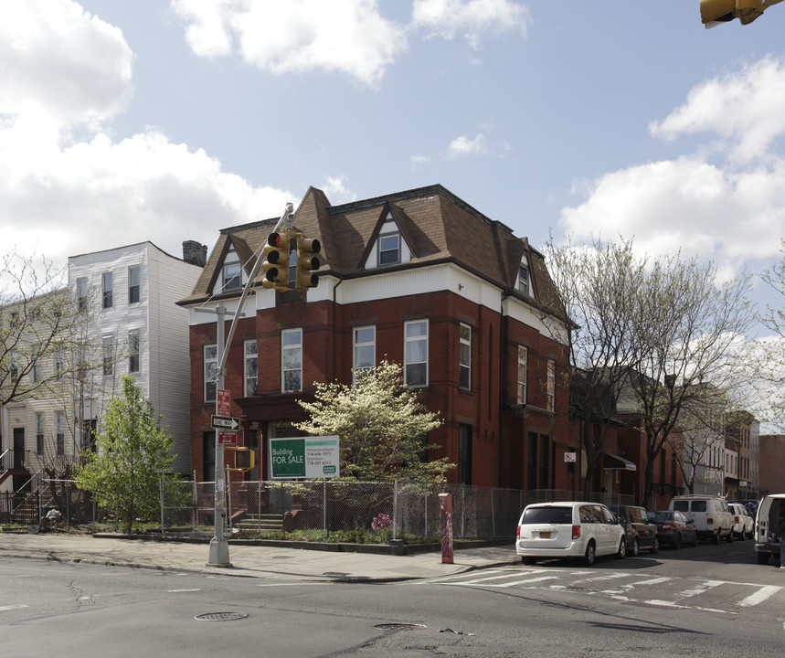 1002 Bushwick Ave in Brooklyn, NY - Foto de edificio