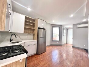 39 Van Wagenen Ave in Jersey City, NJ - Building Photo - Building Photo