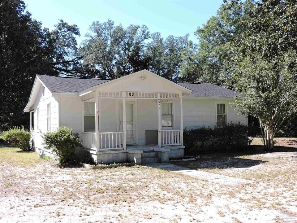 6971 Holland Rd in Milton, FL - Building Photo