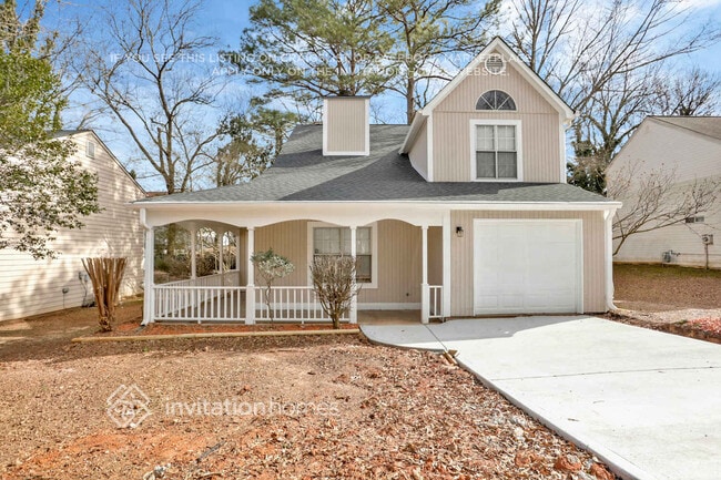 1052 Autumn Crest Dr in Stone Mountain, GA - Foto de edificio - Building Photo