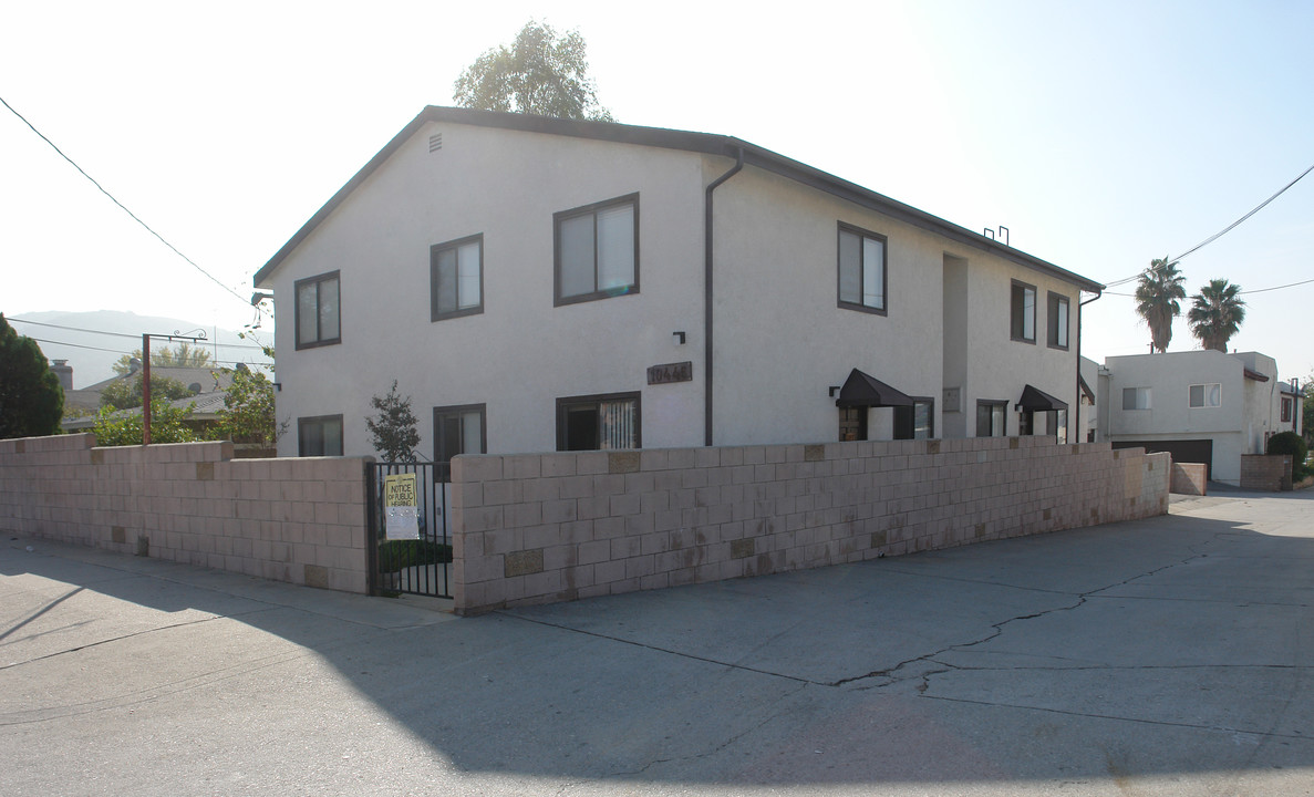 10445 Oro Vista Ave in Sunland, CA - Building Photo