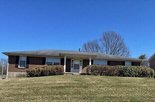 3304 Wood Valley Ct in Lexington, KY - Building Photo