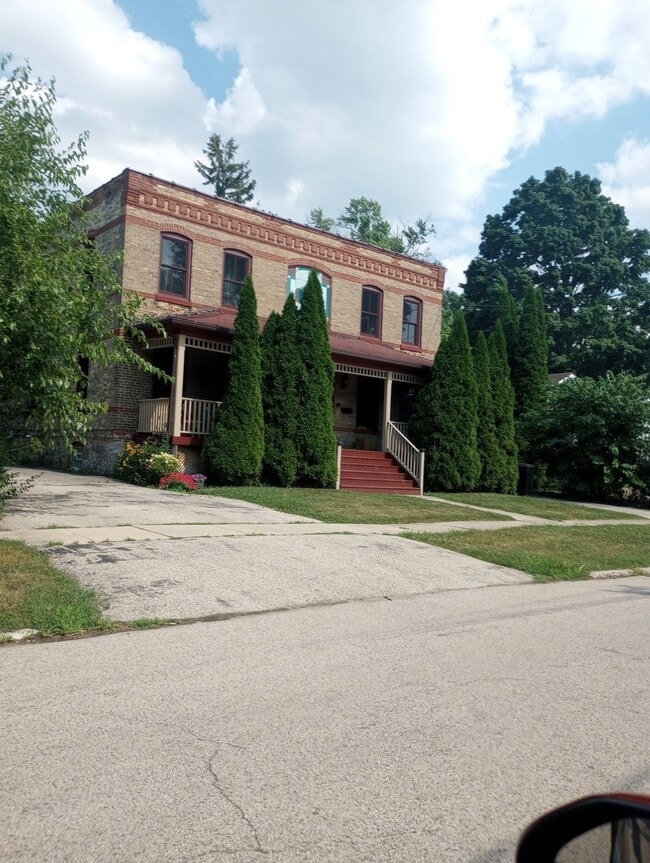 1022 Wheeler St in Woodstock, IL - Building Photo - Building Photo
