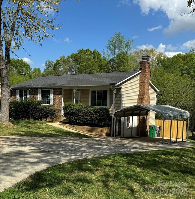 7939 Holly Hill Rd in Charlotte, NC - Building Photo - Building Photo