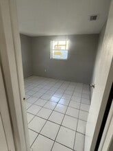 3215 Bright Dr in Holiday, FL - Foto de edificio - Building Photo