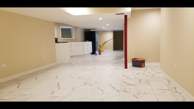 6015 N Claremont Ave