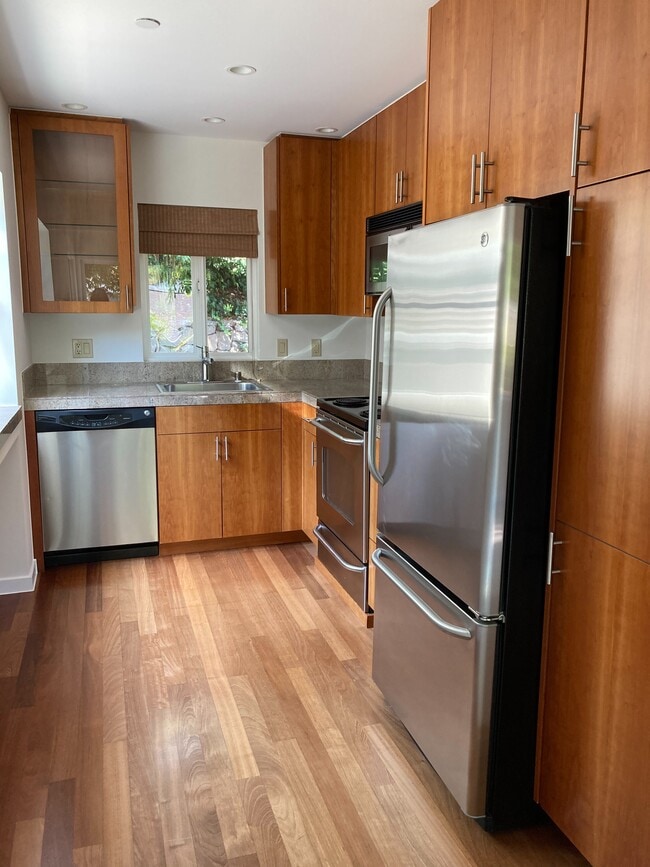 335 Willow Ave, Unit 2