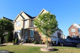 404 Morning Glory Dr in Monroe Township, NJ - Building Photo