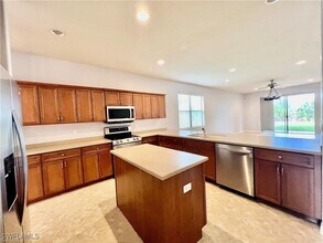 12074 Country Day Cir in Ft. Myers, FL - Building Photo - Building Photo