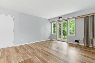 5905 Bayshire Rd in Springfield, VA - Building Photo - Building Photo