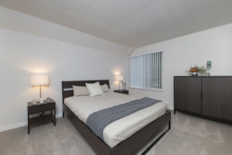 Solana Apartments in Burien, WA - Foto de edificio - Building Photo
