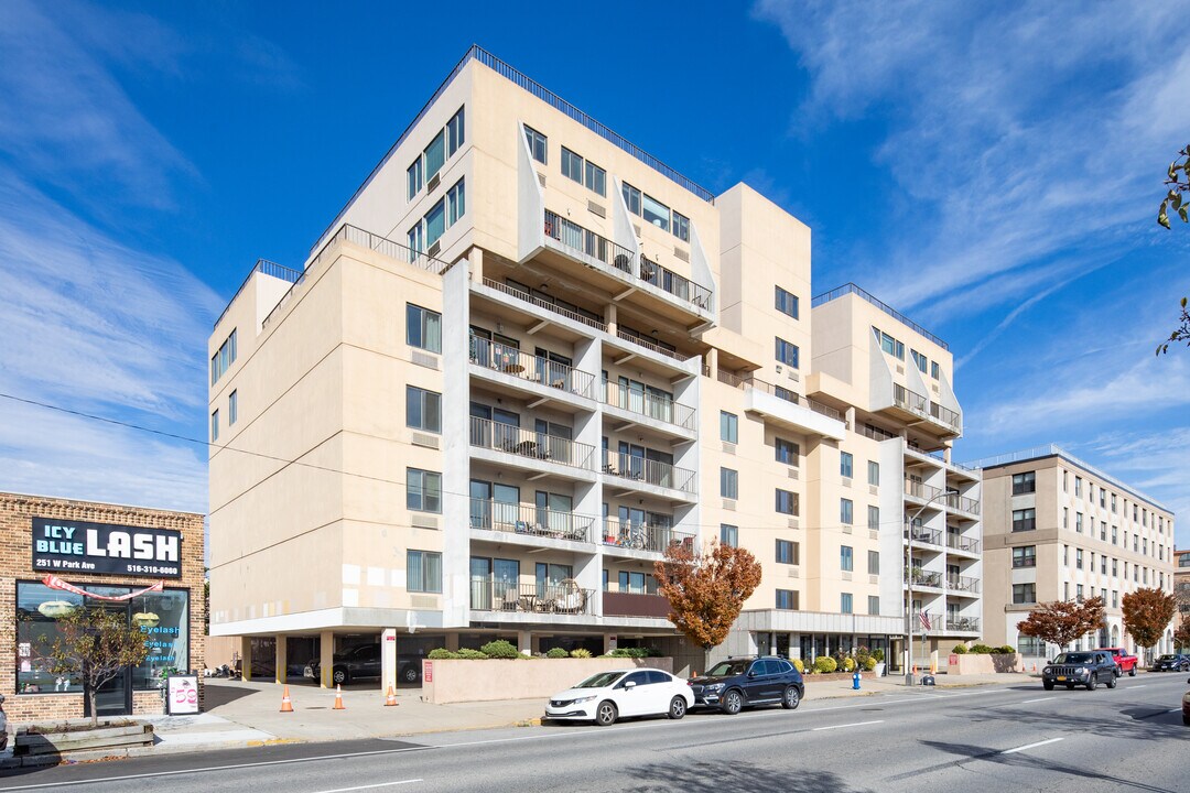 The Summit in Long Beach, NY - Foto de edificio