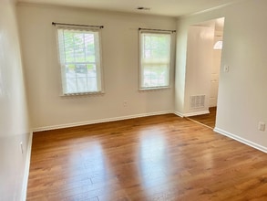 918 Sherwood Ct in Sterling, VA - Building Photo - Building Photo