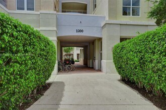 1200 Town Center Dr in Jupiter, FL - Building Photo - Building Photo