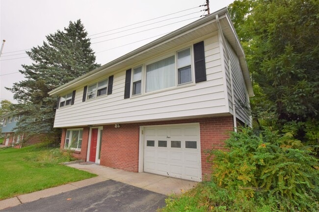 property at 4 Hudson Pl