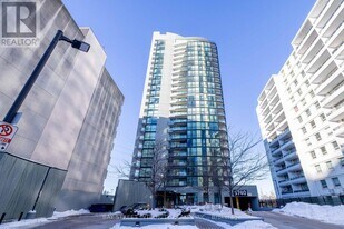 5740 Yonge St in Toronto, ON - Building Photo