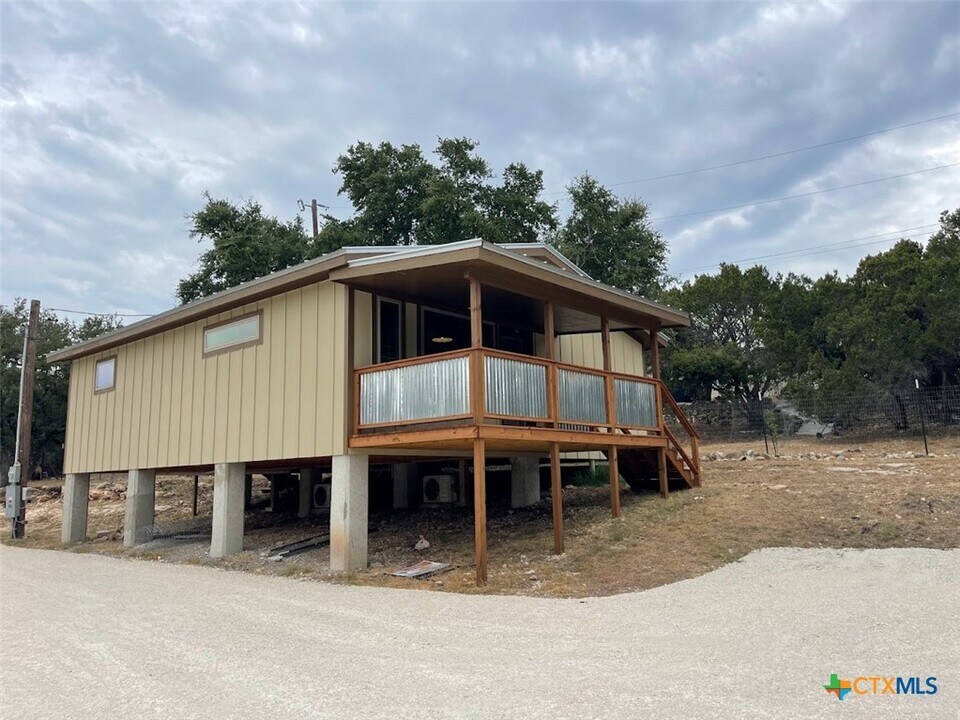 789 Regina Dr in Canyon Lake, TX - Building Photo