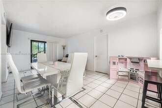 9724 Hammocks Blvd in Miami, FL - Building Photo - Building Photo