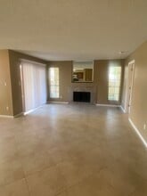 8724 Mallard Reserve Dr, Unit 102 in Tampa, FL - Building Photo - Building Photo