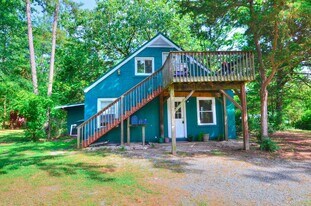 1205 N Greensboro St in Carrboro, NC - Building Photo