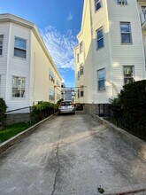 14 Belknap St, Unit 1 in Somerville, MA - Building Photo - Building Photo