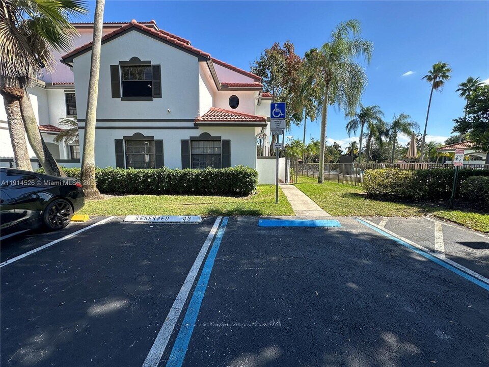 501 SW 158th Terrace in Pembroke Pines, FL - Building Photo