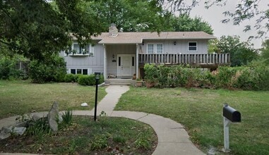 830 Dehoff Dr in Manhattan, KS - Building Photo - Building Photo
